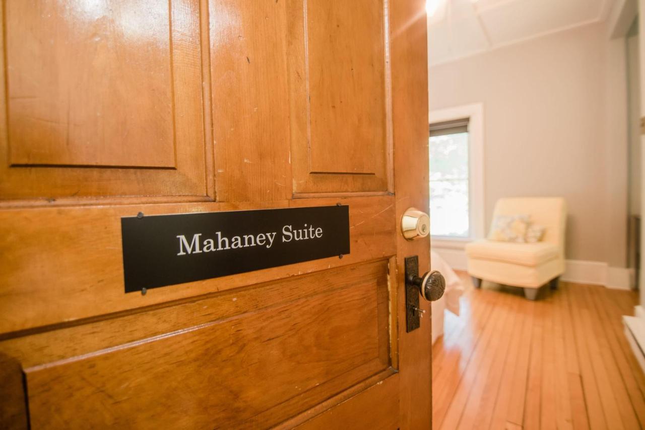 Mahaney Suite BW Boutique Hotel Central Lake Екстер'єр фото