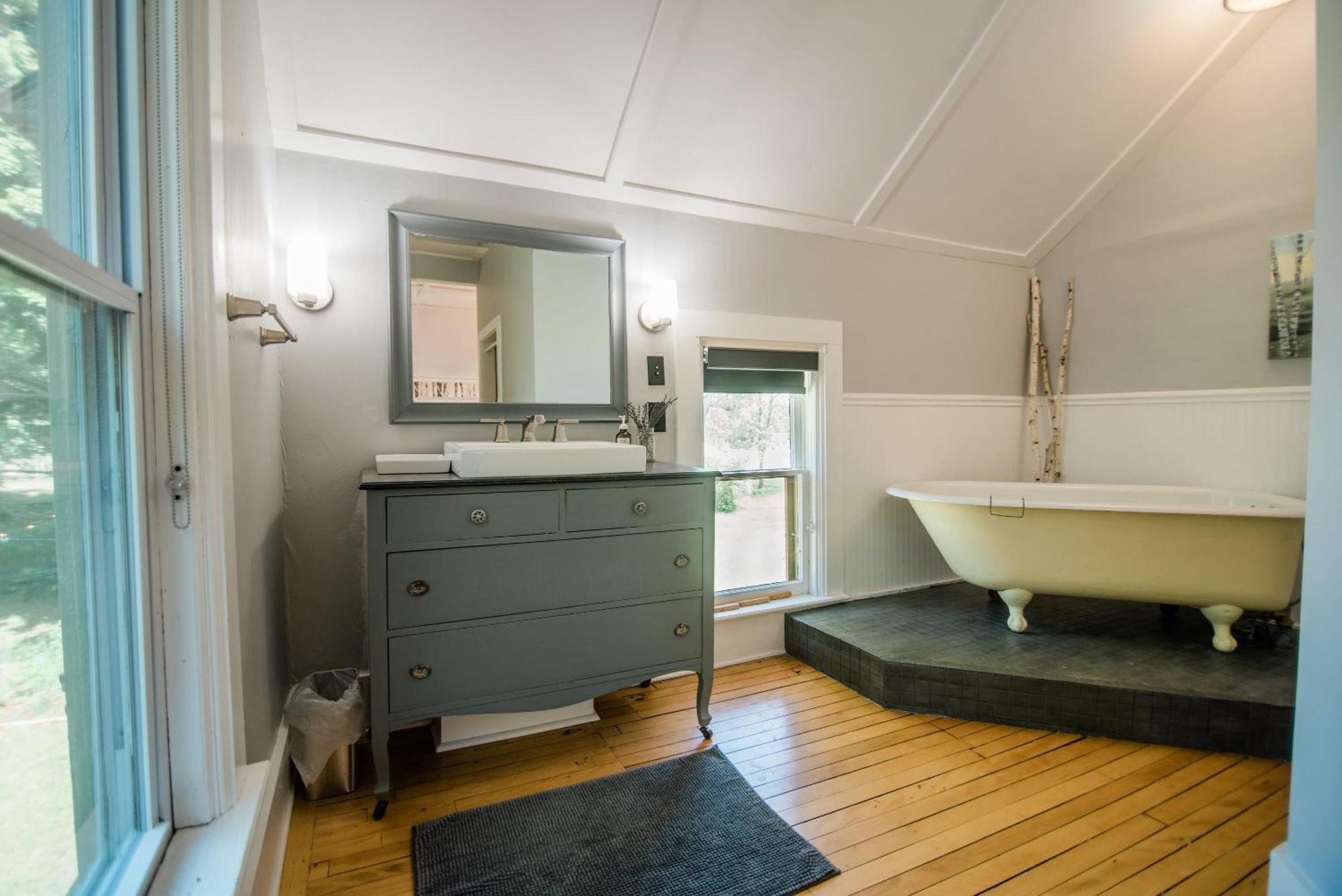 Mahaney Suite BW Boutique Hotel Central Lake Екстер'єр фото